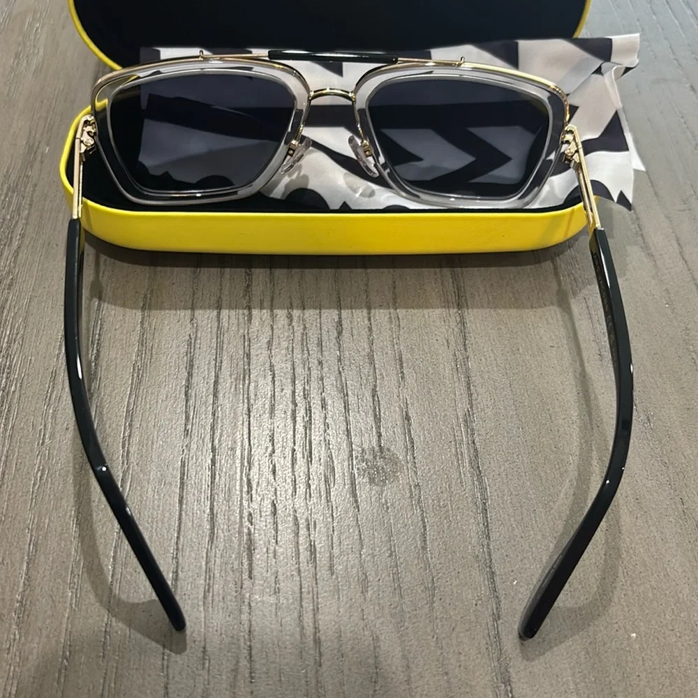 Marc Jacobs Eyewear Pilot Frame Sunglasses new in Case